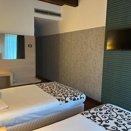 Cascina Scova 4* פאביה