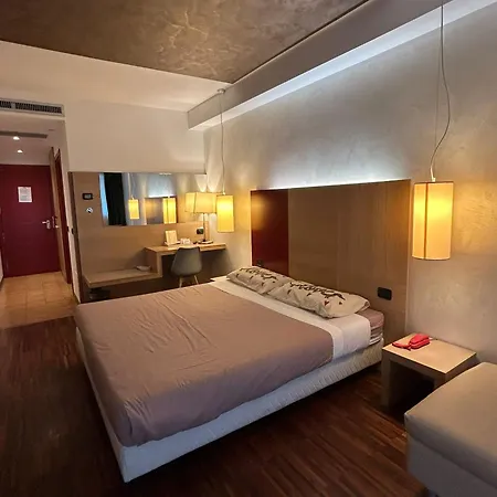 Cascina Scova מלון 4*