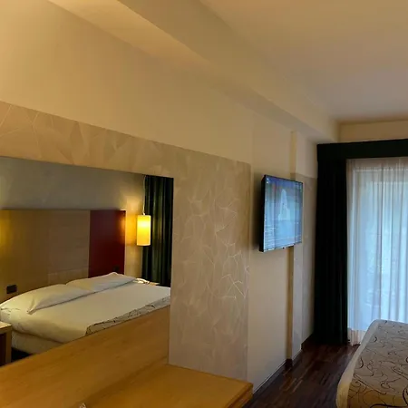 卡希纳斯科瓦度假酒店 酒店 帕维亚